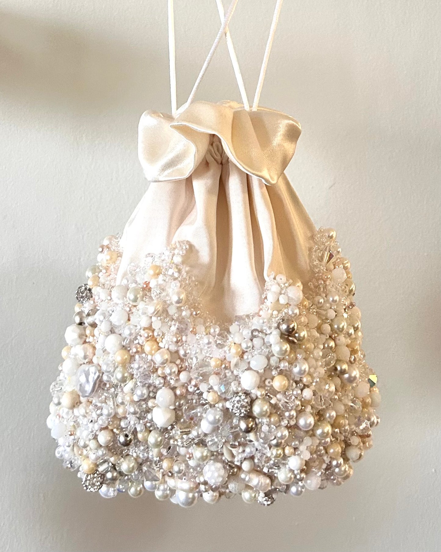 "The Pearl of Ha Long". Free shipping